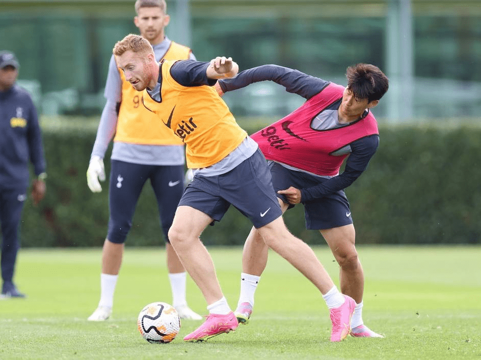 众叛亲离？利物浦门神表态百分百支持教练 萨拉赫走人已成定局（队内分歧？利物浦门将公开力挺主帅，萨拉赫离队几成定局）