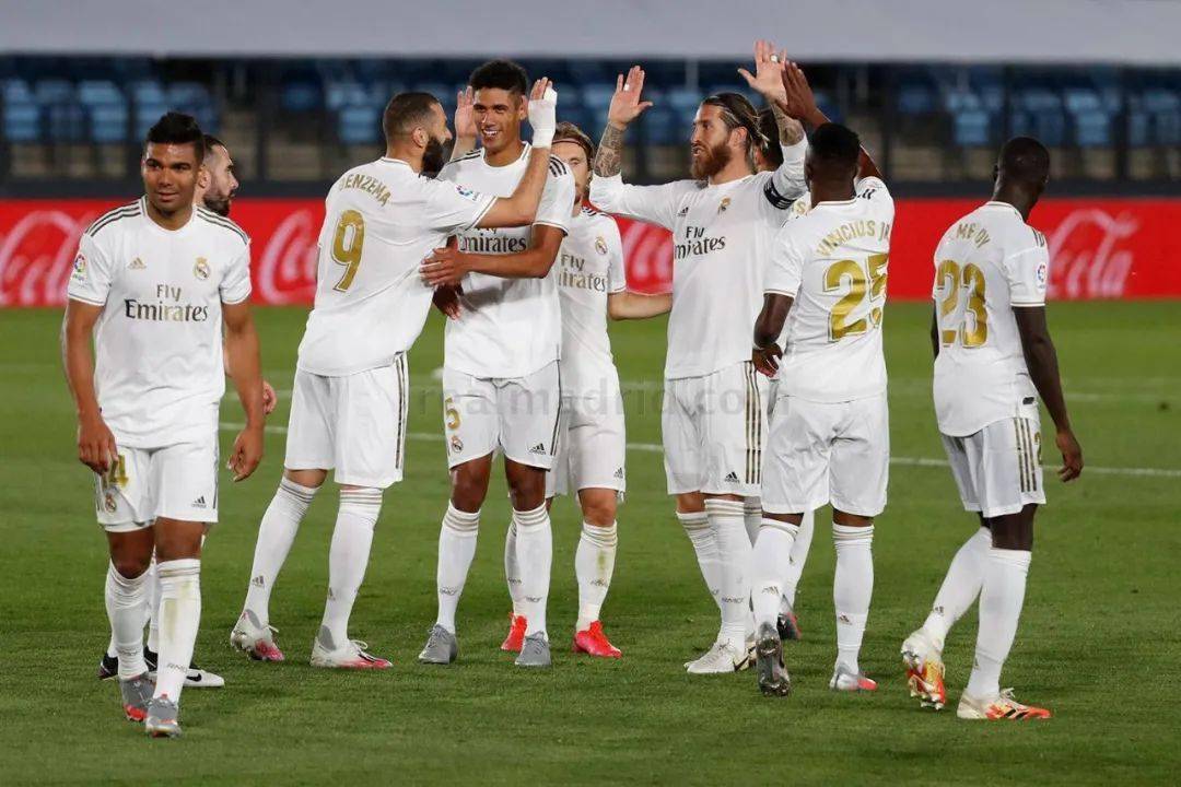 自2012年以来，戴奇是首位欧战开局3场零封的英格兰主教练（戴奇成2012年以来首位在欧战前三场全部零封的英格兰主帅）