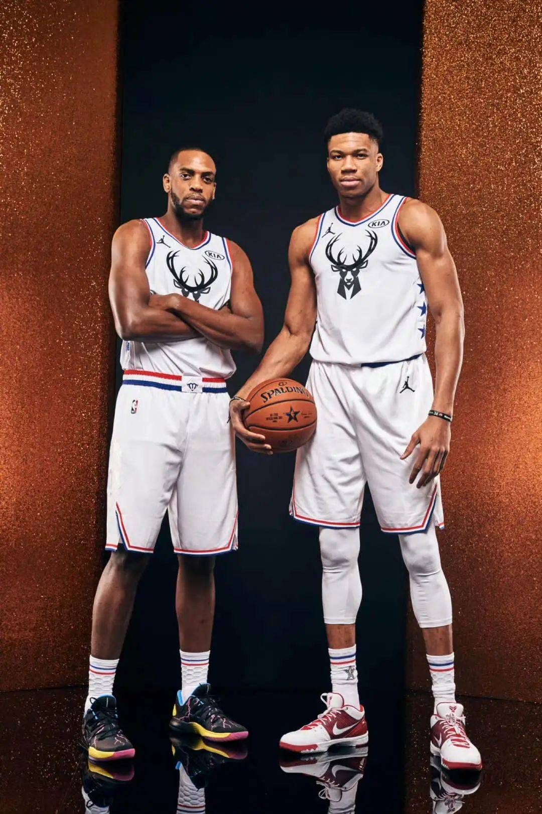 球迷刚骂完，下一秒就闭嘴了（球迷才刚开骂，转瞬哑火）