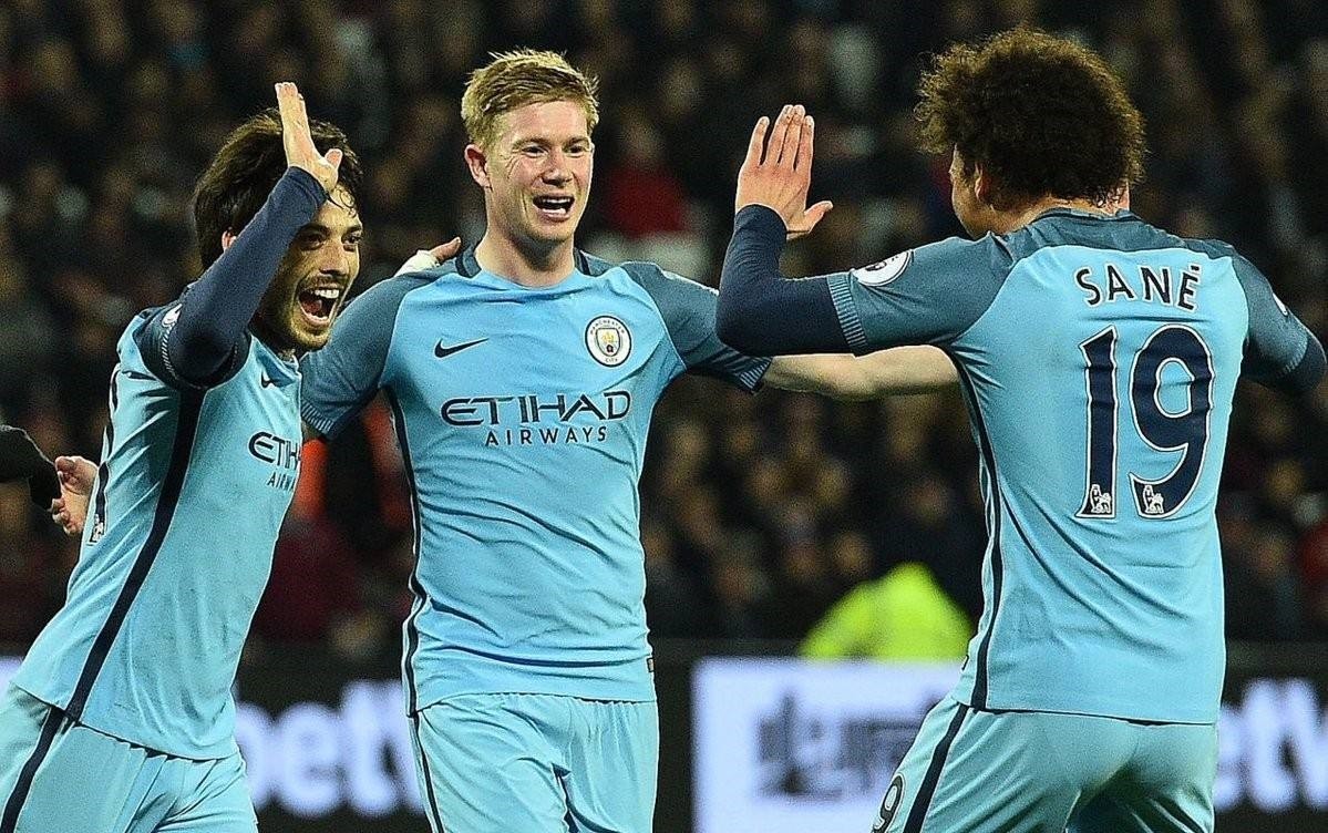 特朗普获“国际足联和平奖”，笑得合不拢嘴，称：“这无疑是我人生中至高的荣誉之一”（特朗普获颁“国际足联和平奖”，笑逐颜开：称此为其人生至高荣誉之一）