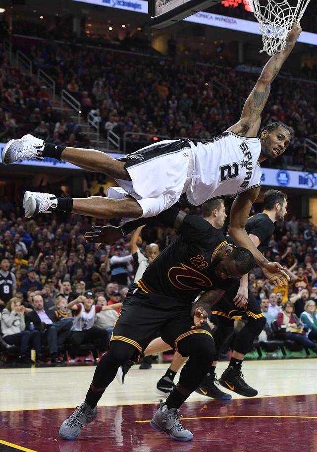 踢球者：拜仁计划1月再谈格纳布里和格雷茨卡续约（踢球者：拜仁拟于一月重启与格纳布里、格雷茨卡的续约谈判）