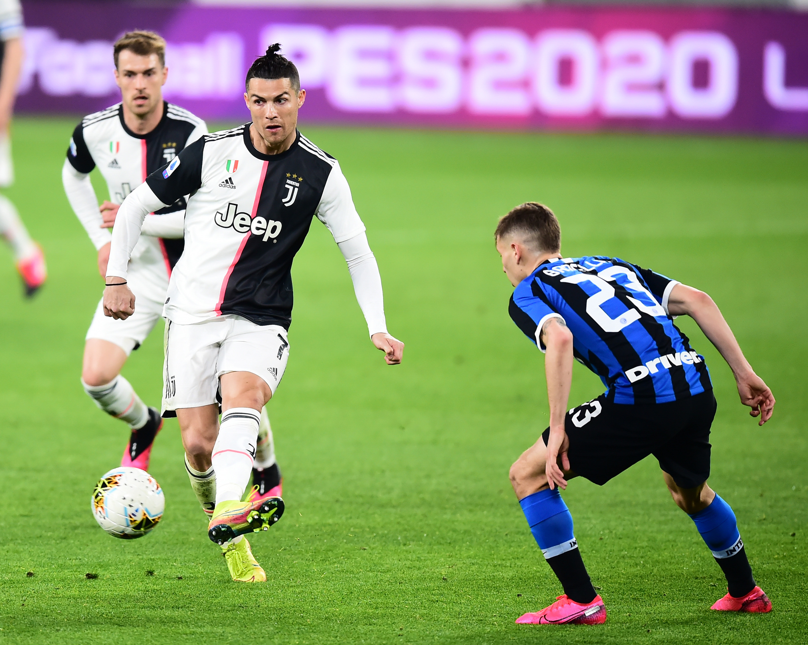 每体：C罗的豪车收藏已超40辆，其中一些车从来没开过（每体：C罗坐拥40余辆豪车，部分座驾至今未启用）