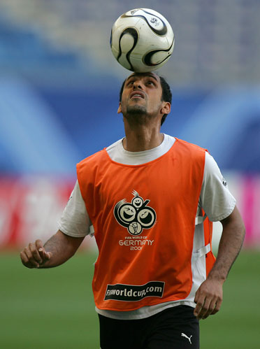 花滑小明｜下雪了，看到冰上飞来一只蝴蝶～（雪落冰场，花滑小明邂逅飞来的蝴蝶）