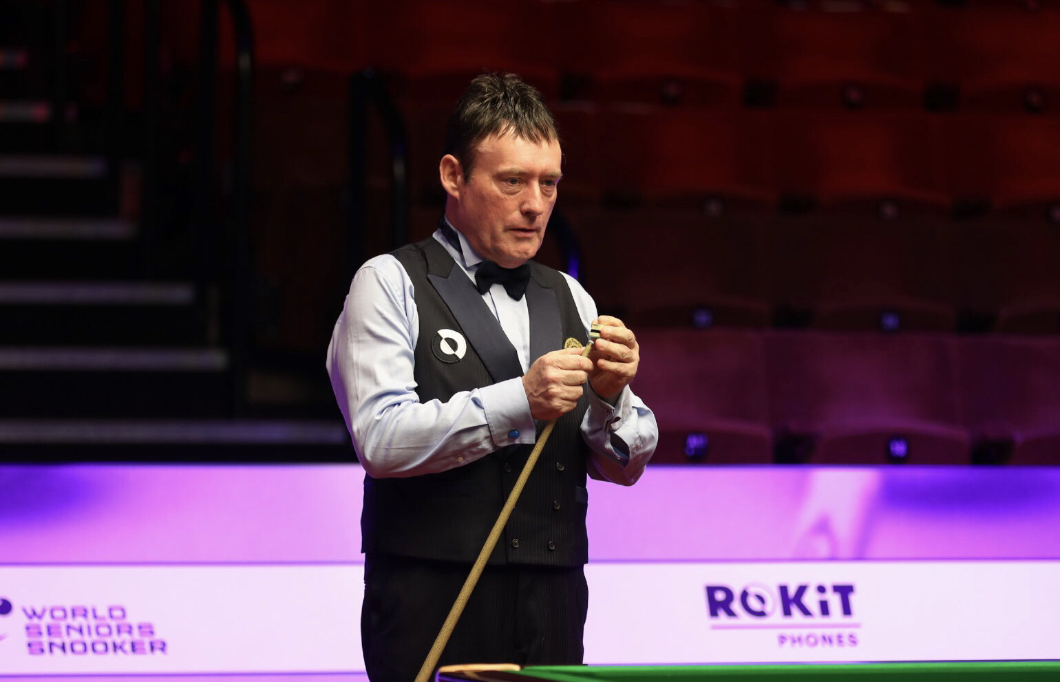 地向人群挥 地向人群挥